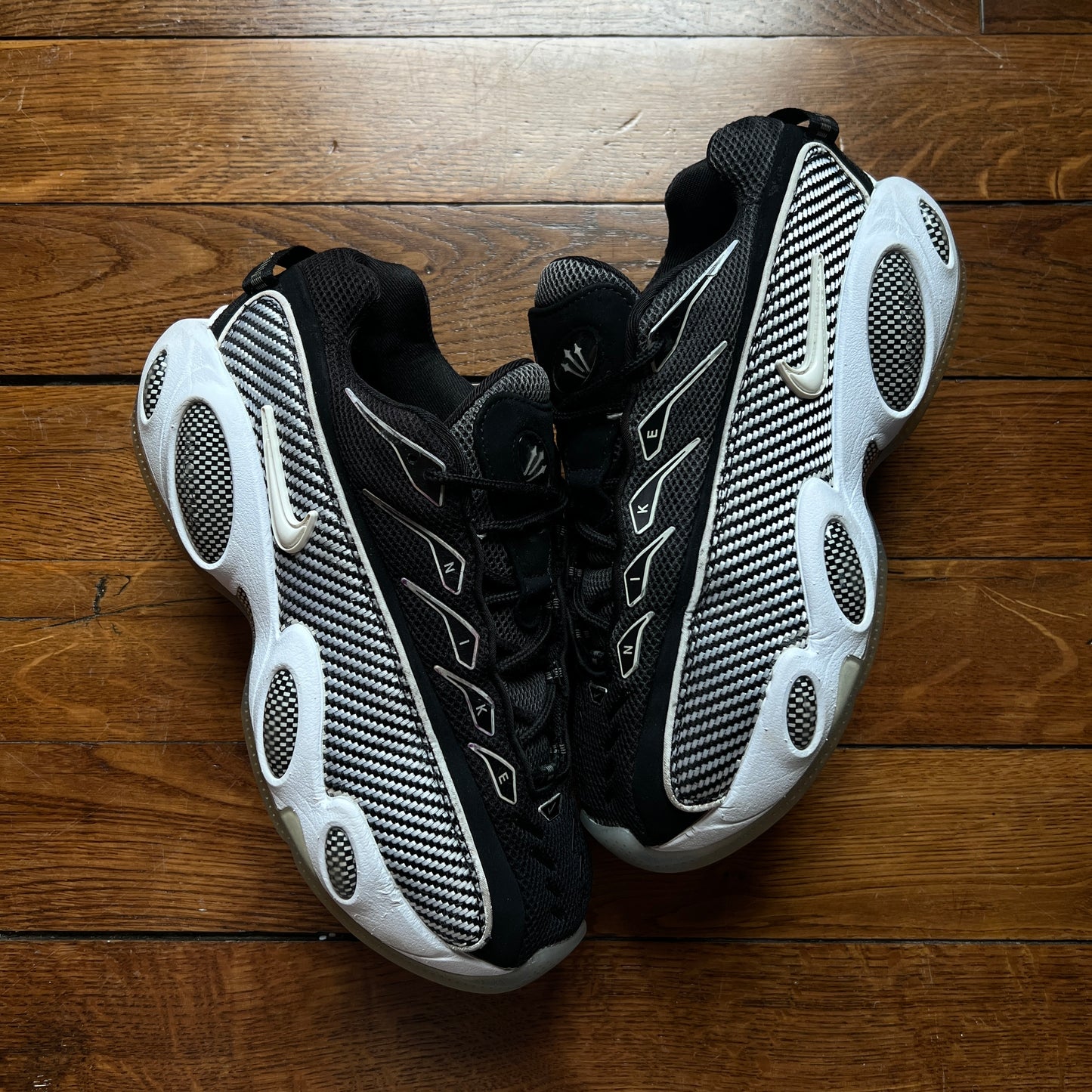 Nocta Glide Black/White • 42