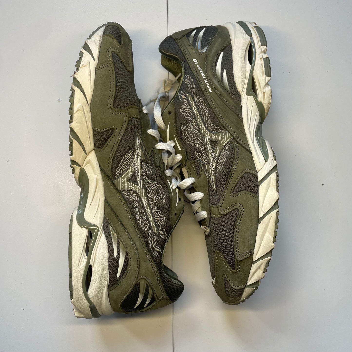 Mizuno X Maharishi Wave Rider 10 • 46