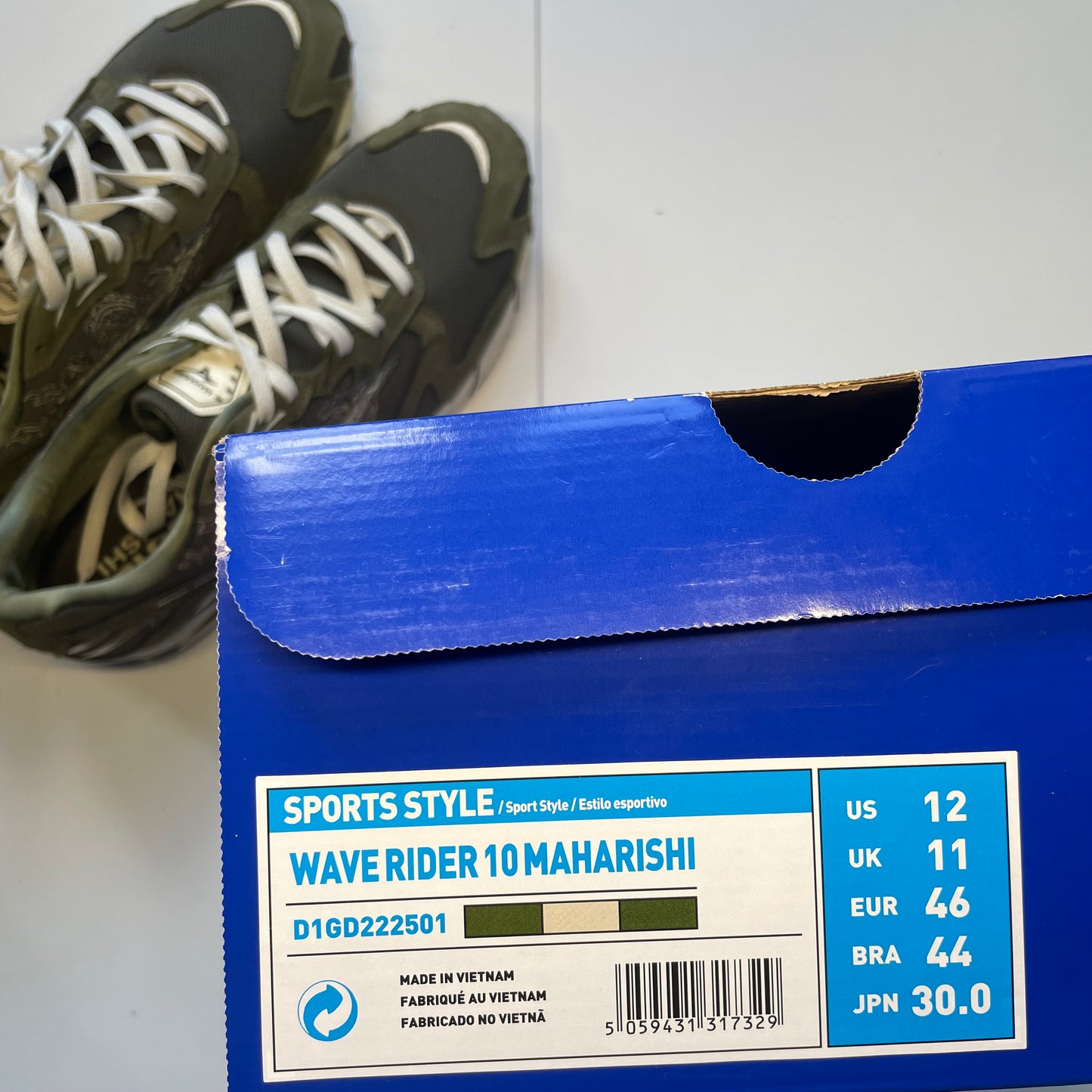 Mizuno X Maharishi Wave Rider 10 • 46