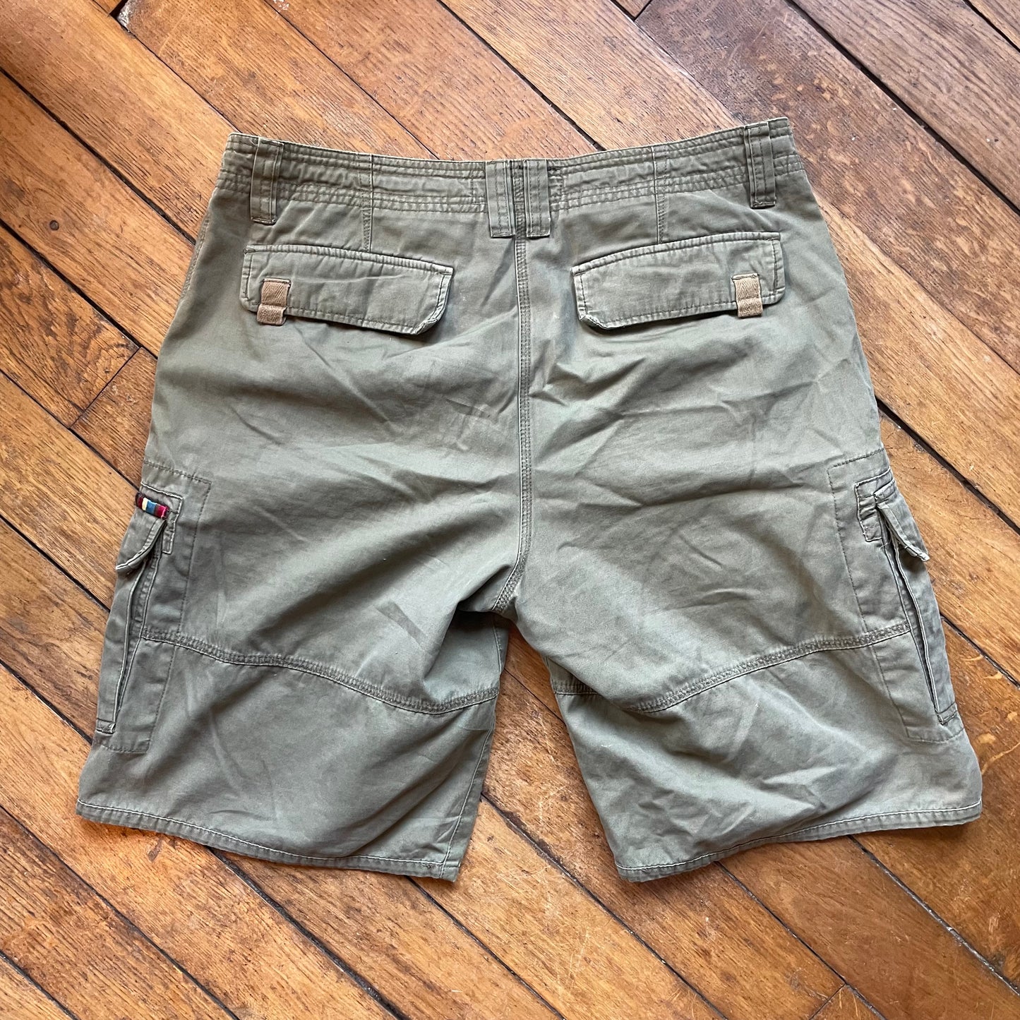 Short Oakley • L