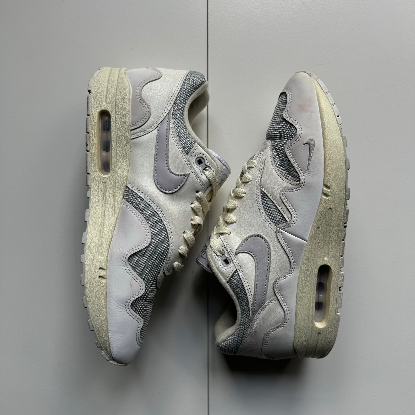 Air max 1 Patta White • 43