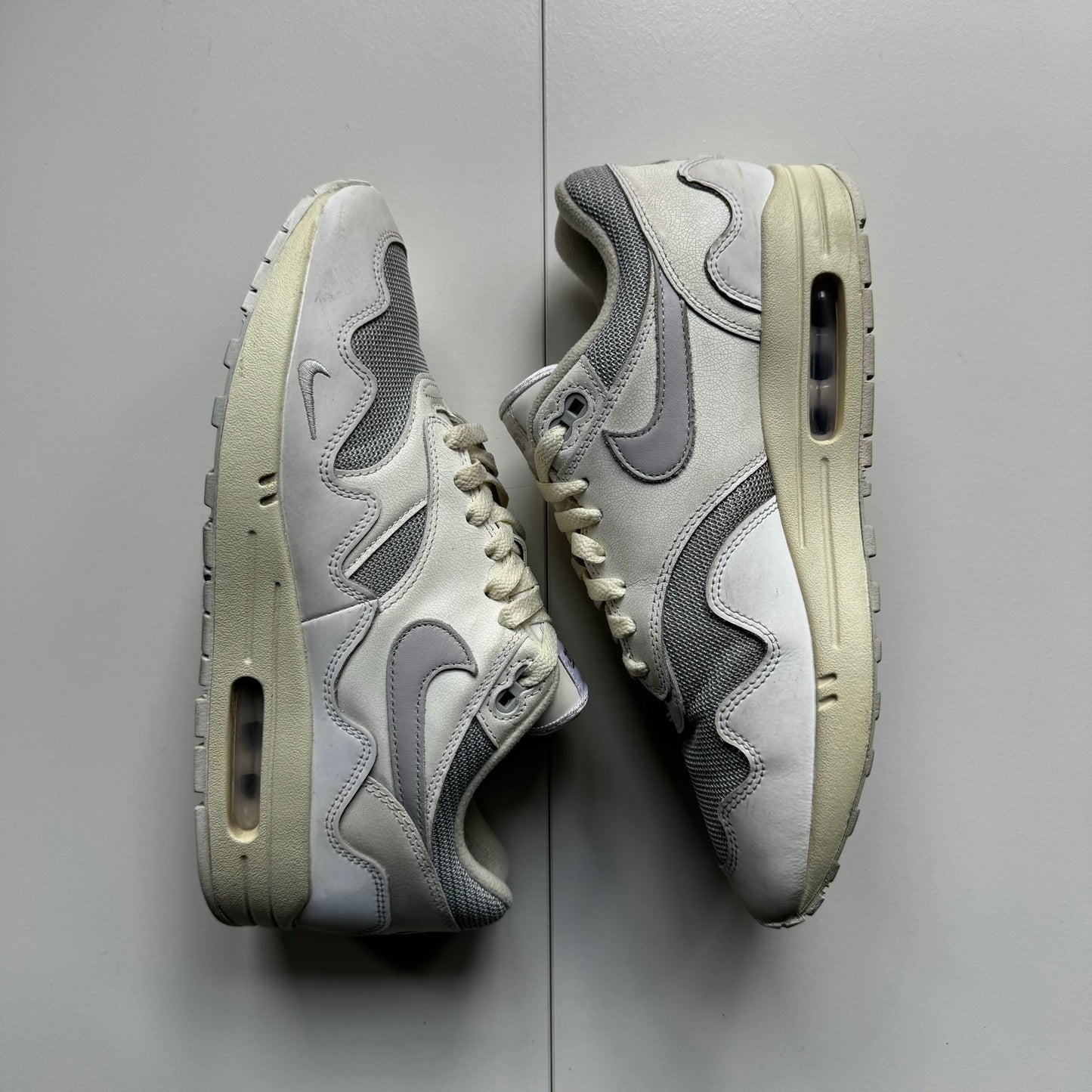 Air max 1 Patta White • 43